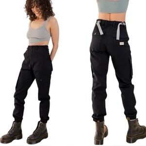 Used Wondery Outdoors isabel jogger pants in black with adjustable waist short s